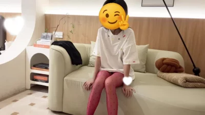 [原创] 你男朋友知道你这么骚吗？应该不知道你在外面被别人当狗玩吧？