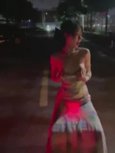 我靠露出+3p当着她老公的面问谁操的爽